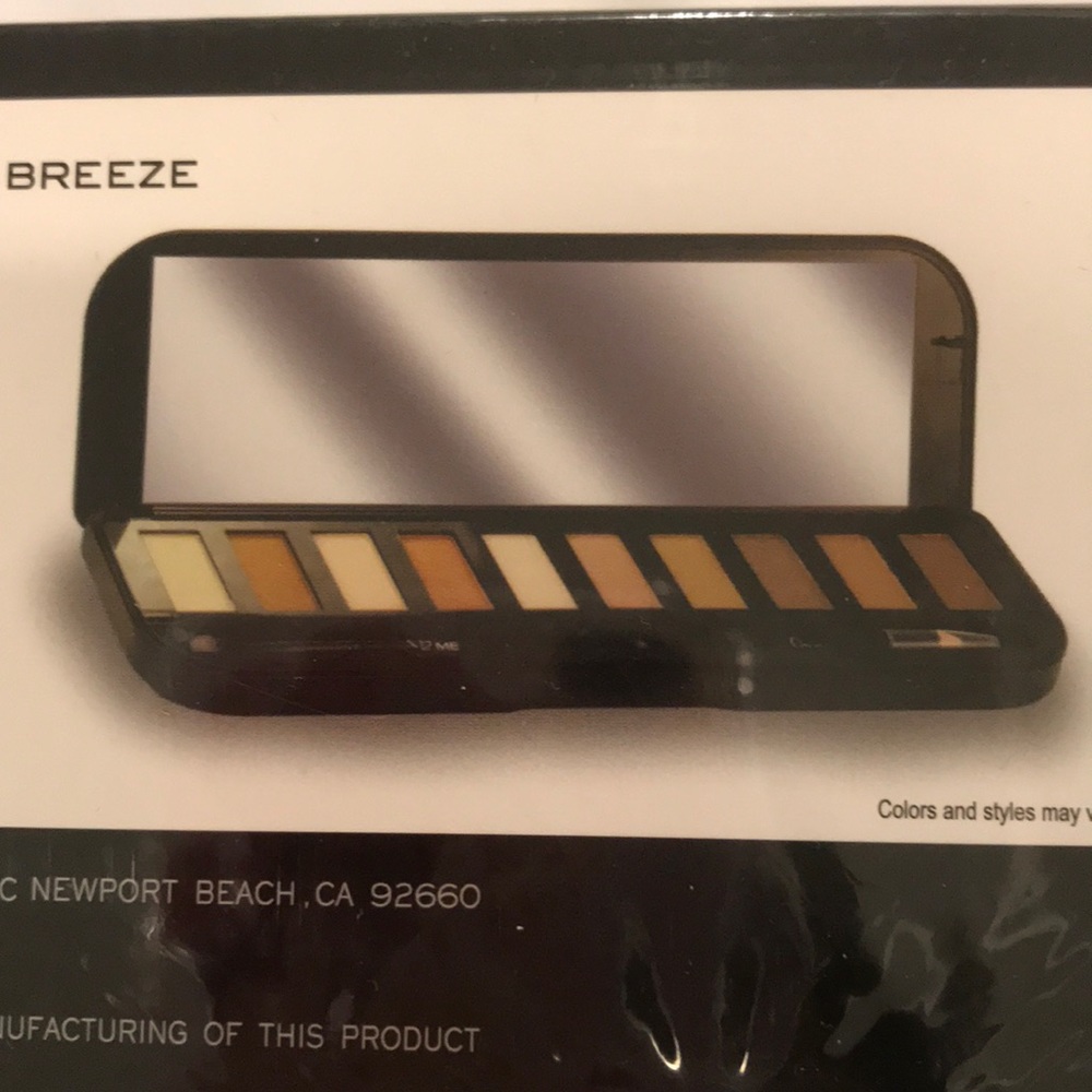 🚫(SOLD)🚫Makeover Essentials Eyeshadow & Eyeliner Set